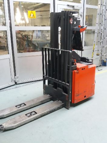 TYPE L14AP ELECTRIC FORKLIFT / PALLET STACKER