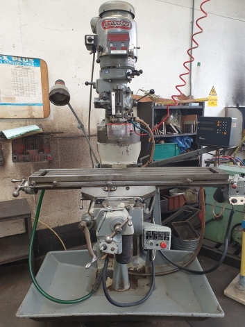 BRIDGEPORT SERIES 1 2HP TURRET MILLING MACHINE