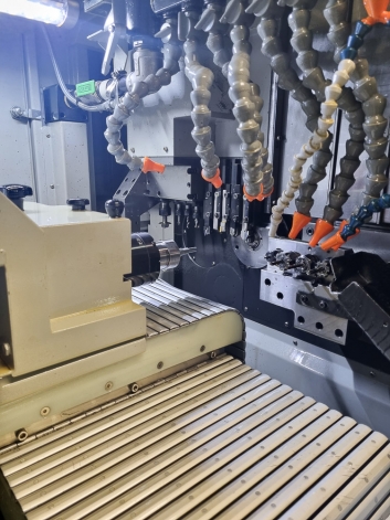 HANWHA XD16III H CNC SLIDING HEAD LATHE (7 AXIS)