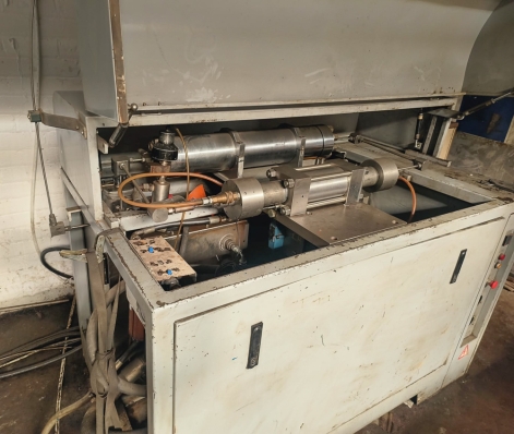 SAME 4M X 2M CANTILEVER TYPE WATERJET CUTTING MACHINE SAME 4M X 2M CANTILEVER TYPE WATERJET CUTTING MACHINE