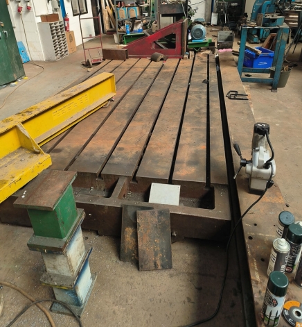 CAST IRON MARKING/BED TABLE - 5.5M X 2.1M CAST IRON MARKING/BED TABLE - 5.5M X 2.1M