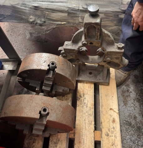 COLCHESTER TRIUMPH 2000 GAP BED CENTRE LATHE (15" X 50" CAPACITY) COLCHESTER TRIUMPH 2000 GAP BED CENTRE LATHE (15" X 50" CAPACITY)